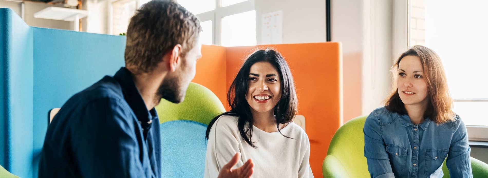 3 colleagues meeting in office